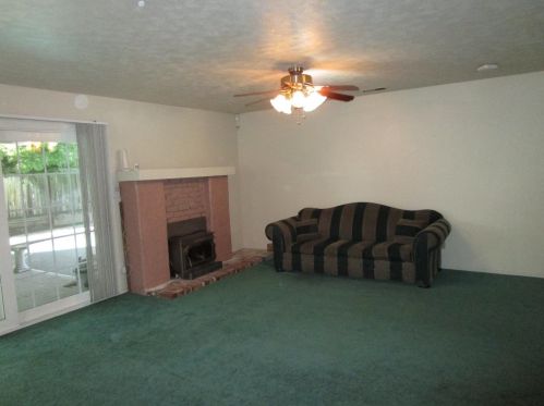 1931 San Gabriel Ave, Clovis CA  93611-4124 exterior