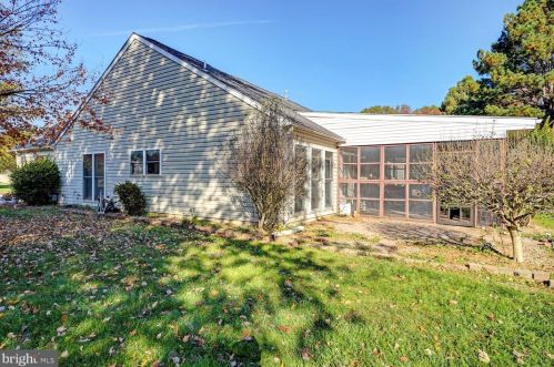 102 Falmouth Way, Dover DE  19904-5390 exterior