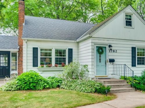 1782 Holton St, Saint Paul, MN 55113-6224