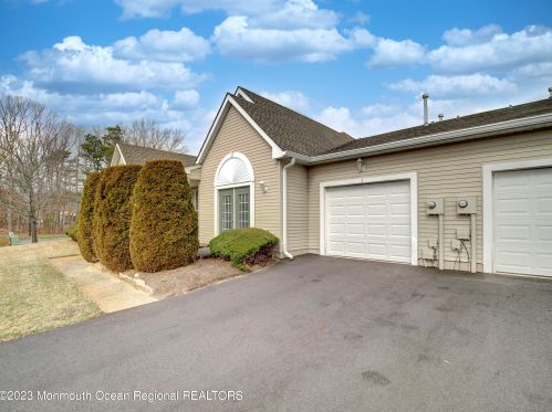 3 Foxwood Rd, Lakewood NJ  08701-5729 exterior