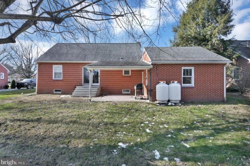 1829 Basin Hill Blvd, Carlisle PA  17013-1111 exterior