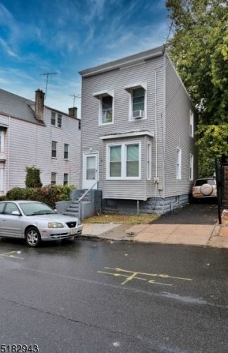 10 Tichenor Ter, Irvington, NJ 07111-3824