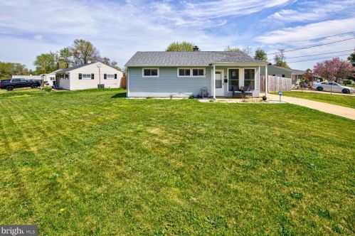 2 Maynard Dr, New Castle, DE 19720-3531