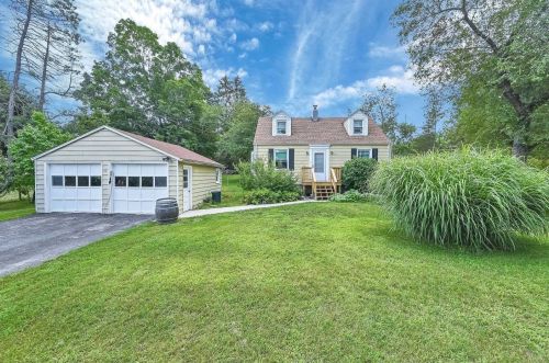 6 Bruce Dr, Poughkeepsie, NY 12603-1408