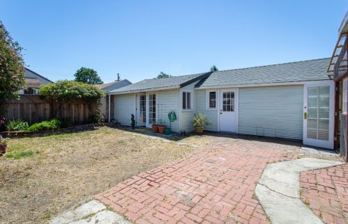 2380 108th Ave, Oakland CA  94603-4112 exterior