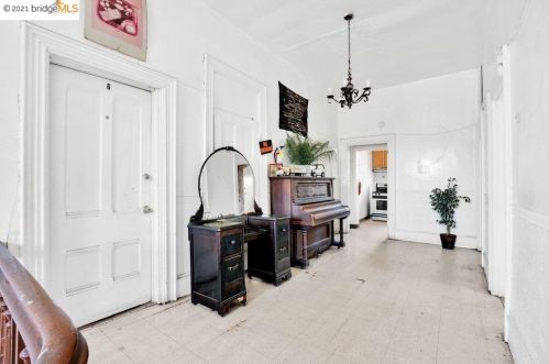 1521 9th St, Oakland CA  94607-1338 exterior