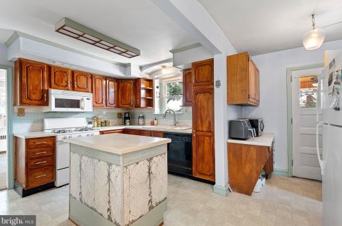 309 Stonehurst Dr, Wilmington, DE 19804-3146