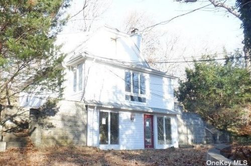 19 Fort Salonga Rd, Northport, NY 11768-1432