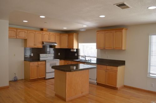 415 Larkin Dr, Benicia, CA 94510-1420