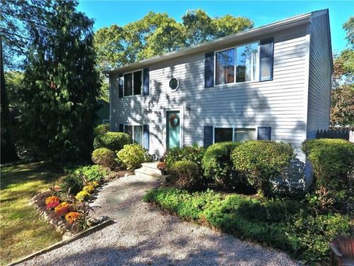73 Winterberry Rd, South Kingstown RI  02874-2438 exterior