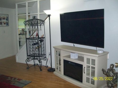 20 Mclaughlin Ter, Derby CT 06418-2126 exterior