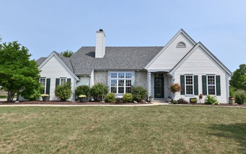 28842 Stone Ridge Ct, Waterford WI  53185-5609 exterior