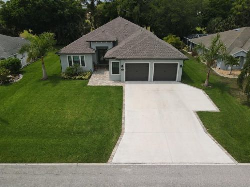 688 Rotonda Cir, Placida, FL 33947-1822