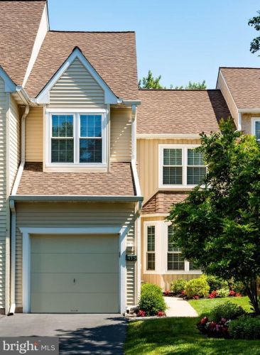 415 Country Club Dr, Lansdale, PA 19446-1463