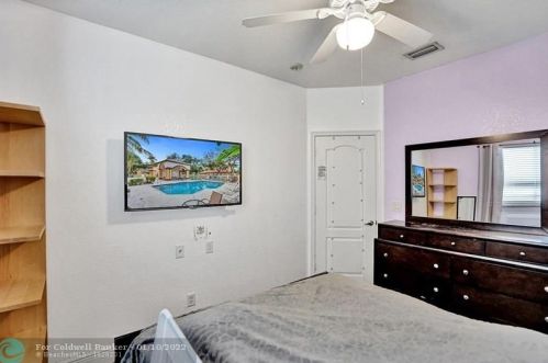 13305 32nd St, Hollywood FL 33027-3911 exterior