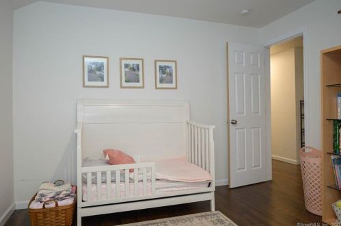80 Circle Dr, Litchfield CT  06750-1710 exterior