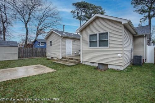 84 Woodland Dr, Bricktown NJ  08723-7431 exterior