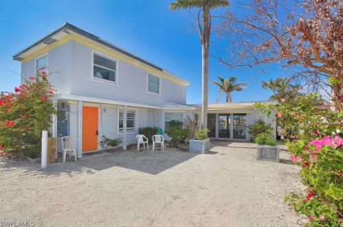 2620 2nd St, Cape Coral, FL 33993-9760