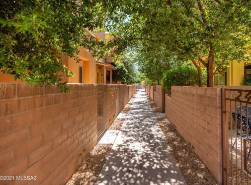 2446 Emerald Moon Dr, Tucson, AZ 85718-6693
