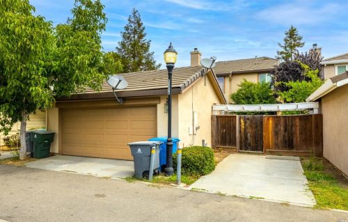 1125 Valley Glen Dr, Liberty Farms CA  95620-4835 exterior