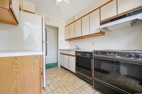 13 Berkshire Rd, Bethpage NY  11714-1025 exterior