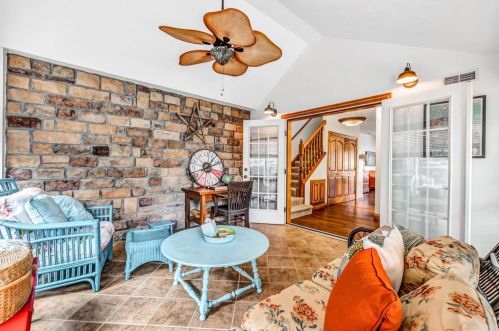 403 3 St, Aurora IN 47001-1311 exterior