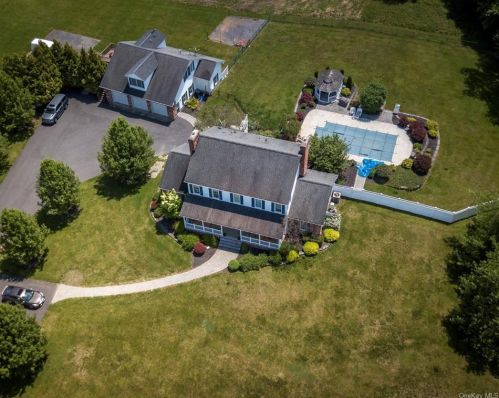 712 Plank Rd, Slate Hill, NY 10973-4021