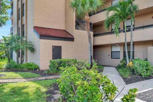 750 Egret Cir, Delray Beach FL  33444-7600 exterior