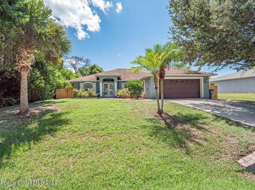 497 Alamanda Ave, Sebastian, FL 32958-4303