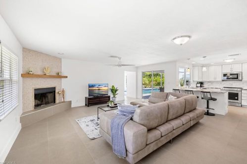 740 Orchid Dr, Naples FL  34102-5015 exterior