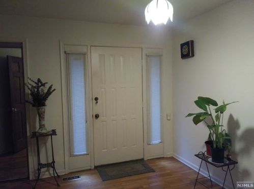 124 Macleish Ct, Mahwah NJ  07430-3175 exterior