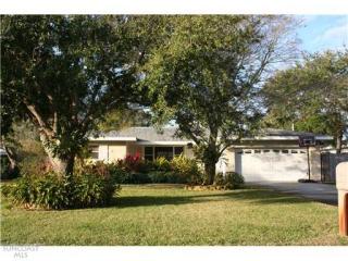 5752 Bayshore Dr, Largo, FL 33772-7107