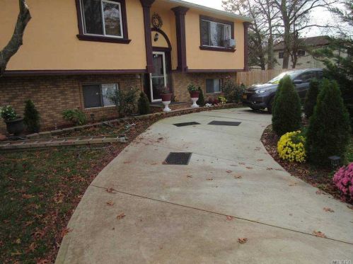 60 Patton Ave, Wheatley Heights NY  11798-4211 exterior
