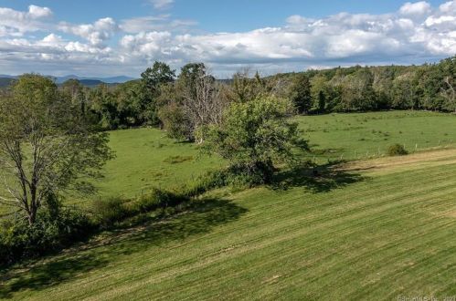 10 Surdan Mountain Rd, West Woods CT  06069-2428 exterior