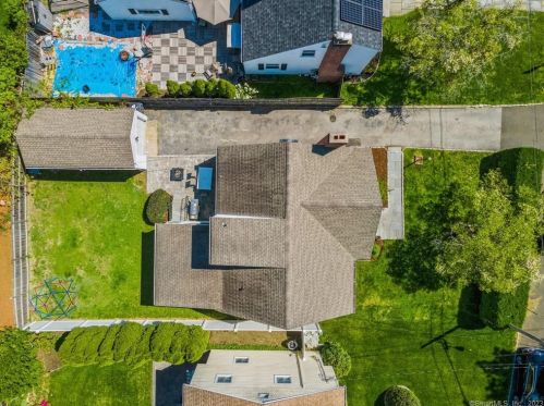 5 Van Buren Cir, Stamford CT  06906-2421 exterior