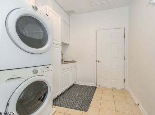 24 Silicon Dr, West Paterson NJ  07424-4225 exterior