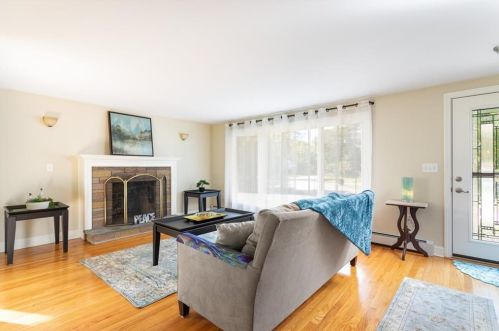 99 Peachtree Rd, North Kingstown, RI 02852-1934
