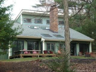 23 Christmas Tree Hl, Collinsville, CT 06019-2127