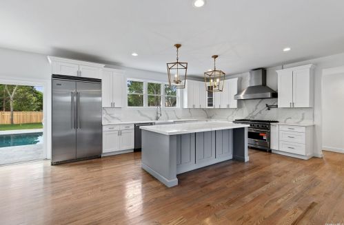 17 Quantuck Bay Ln, West Hampton Beach NY  11978-1600 exterior