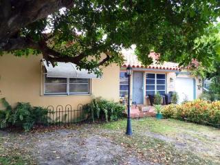 2200 Roosevelt St, Hollywood, FL 33020-2605