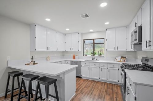 30807 Arlington St, Santa Clarita, CA 91384-2453