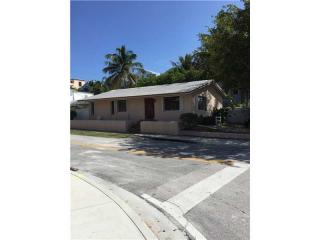 352 Oak St, Hollywood FL  33019-4403 exterior