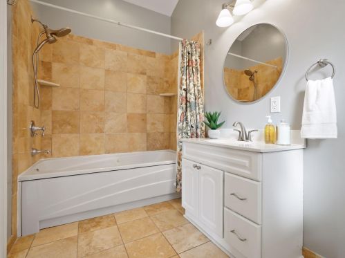 261 Washburn Ave, Minneapolis MN 55405-1052 exterior