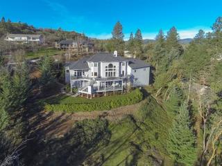 515 Coachman Dr, Applegate, OR 97530-9418