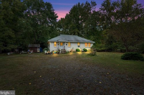 443 Hartford Rd, Mount Laurel, NJ 08054-9529