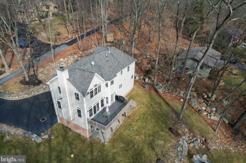 9 Winterview Rd, High Bridge, NJ 08829-1111