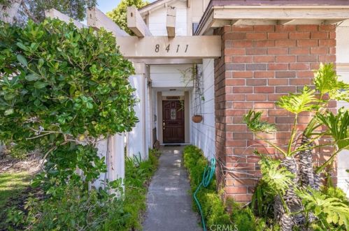 8411 Norfolk Dr, Huntington Beach CA  92646-4420 exterior