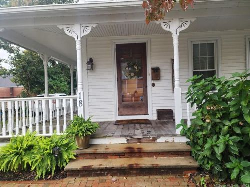 18 Tracy Ave, Norwich, CT 06351-2008