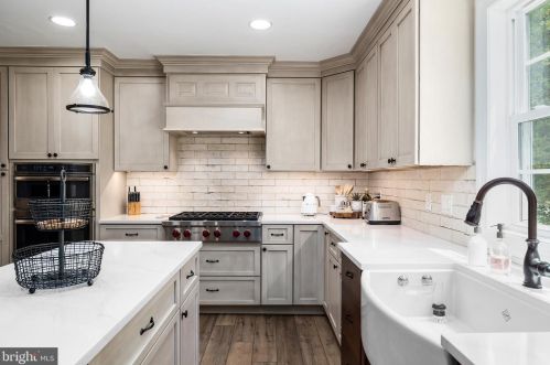 801 Thomas Ave, Riverton NJ  08077-1030 exterior