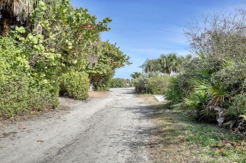 1871 Sand Dollar Ln, Vero Beach, FL 32963-4542
